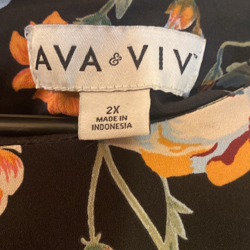 Ava & Viv Black Floral Blouse - Picture 12 of 13